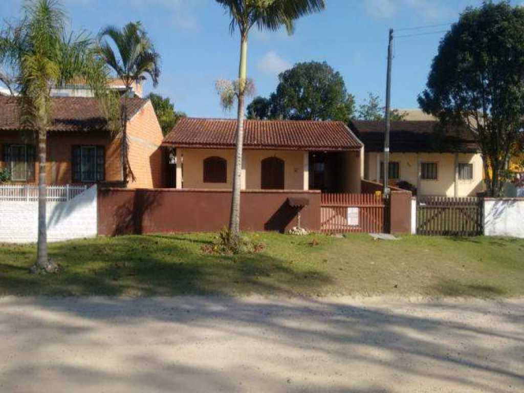 CASA COM 4 QUARTOS PARA LOCAÇÃO DE TEMPORADA EM ITAPOÁ SC