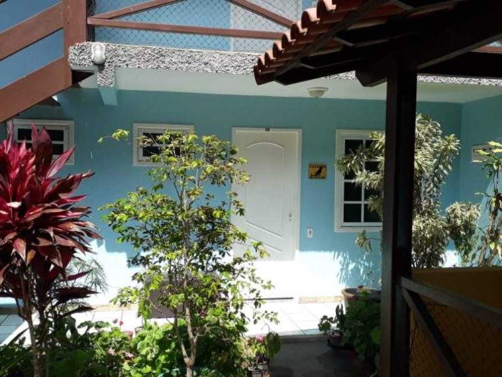 CASA EM CONDOMÍNIO COM 01 QUARTO PARA 5 PESSOAS PRAIA GRANDE