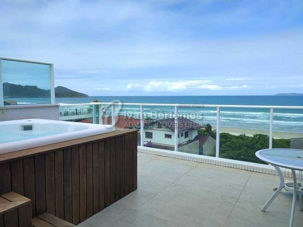 LINDA COBERTURA DUPLEX, COM JACUZZI, LOCALIZADA NA AVENIDA DA PRAIA DO MARISCAL, À 20 METROS DO MAR.