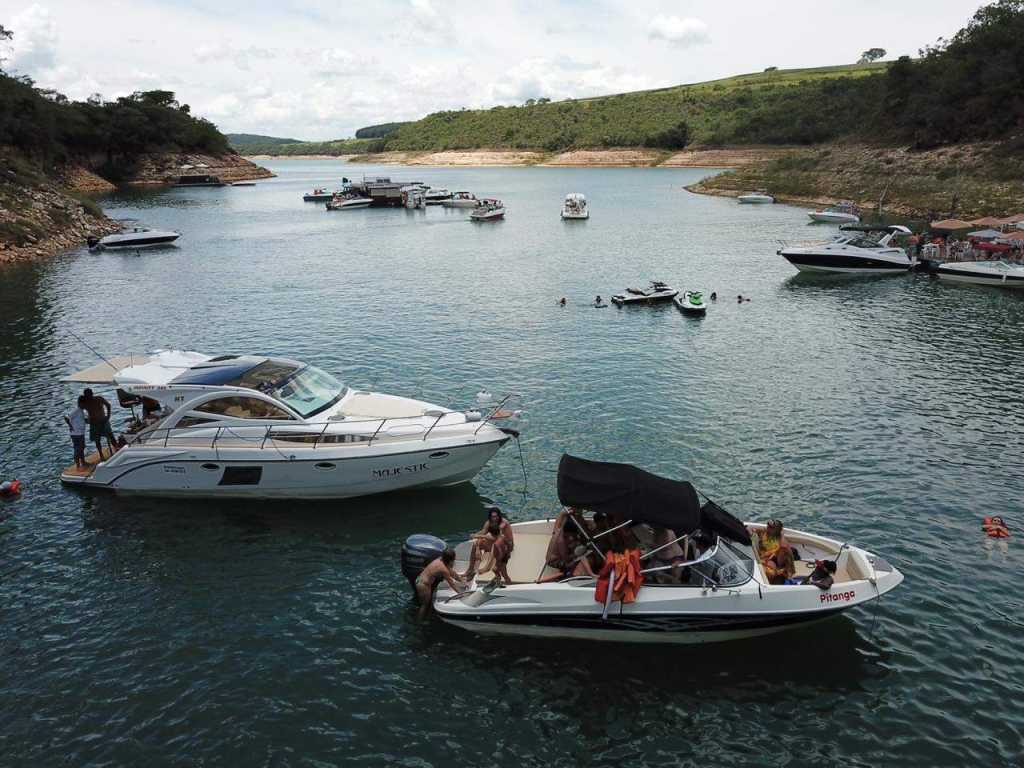 Passeios de Lancha em Escarpas do Lago