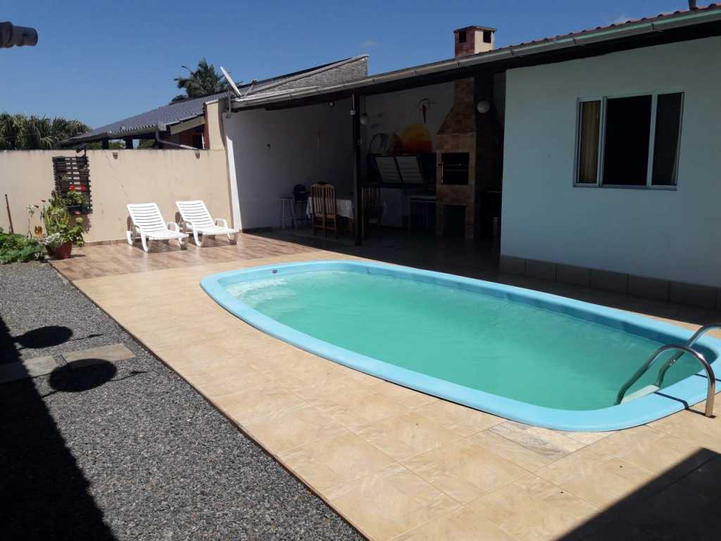 CASA AGRADAVEL COM PISCINA -