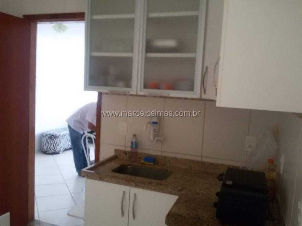 APARTAMENTO NA PRAINHA COM ACOMODAÇÃO PARA 08 PESSOAS.