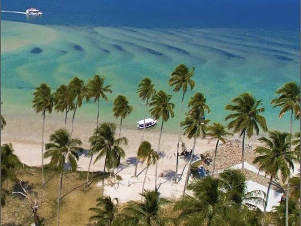 Bangalô com piscina privativa beira mar Carneiros