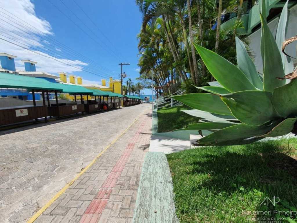 Suíte para casal na quadra da praia em Bombinhas. - 055-01