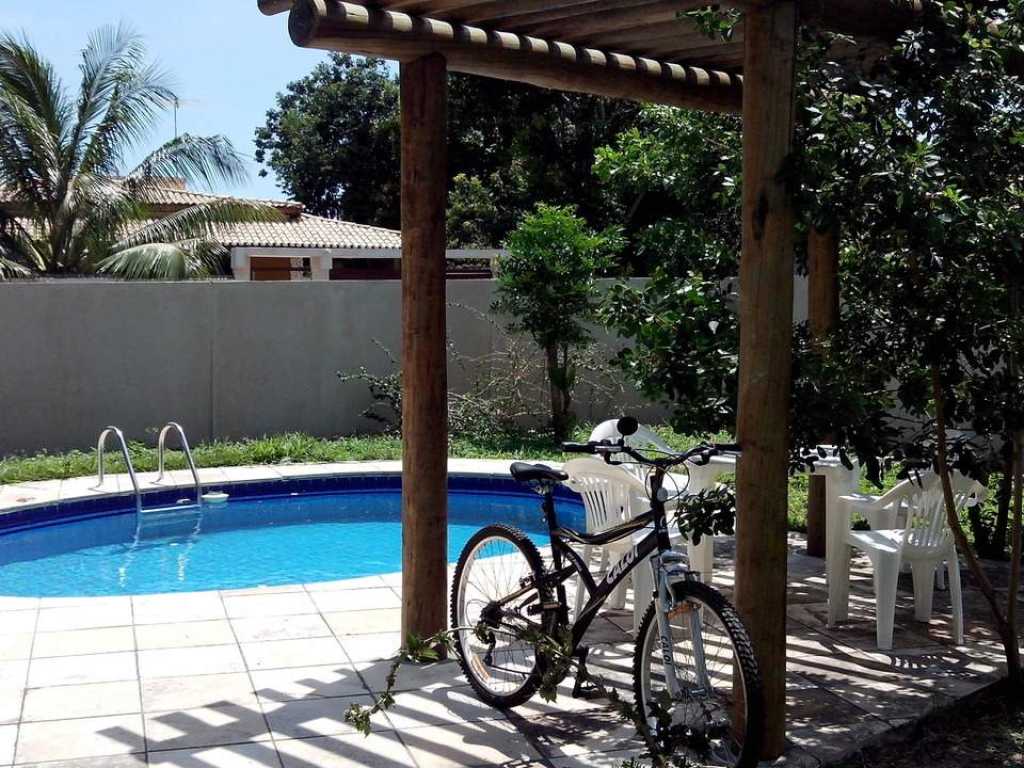 Casa em condomínio e segurança com piscina em Camaçari - Bahia