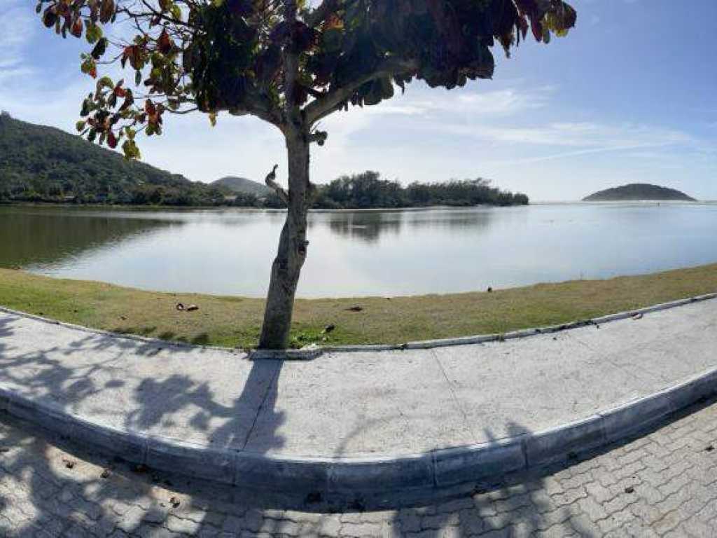 Casa na Barra de Ibiraquera Pé na Areia.