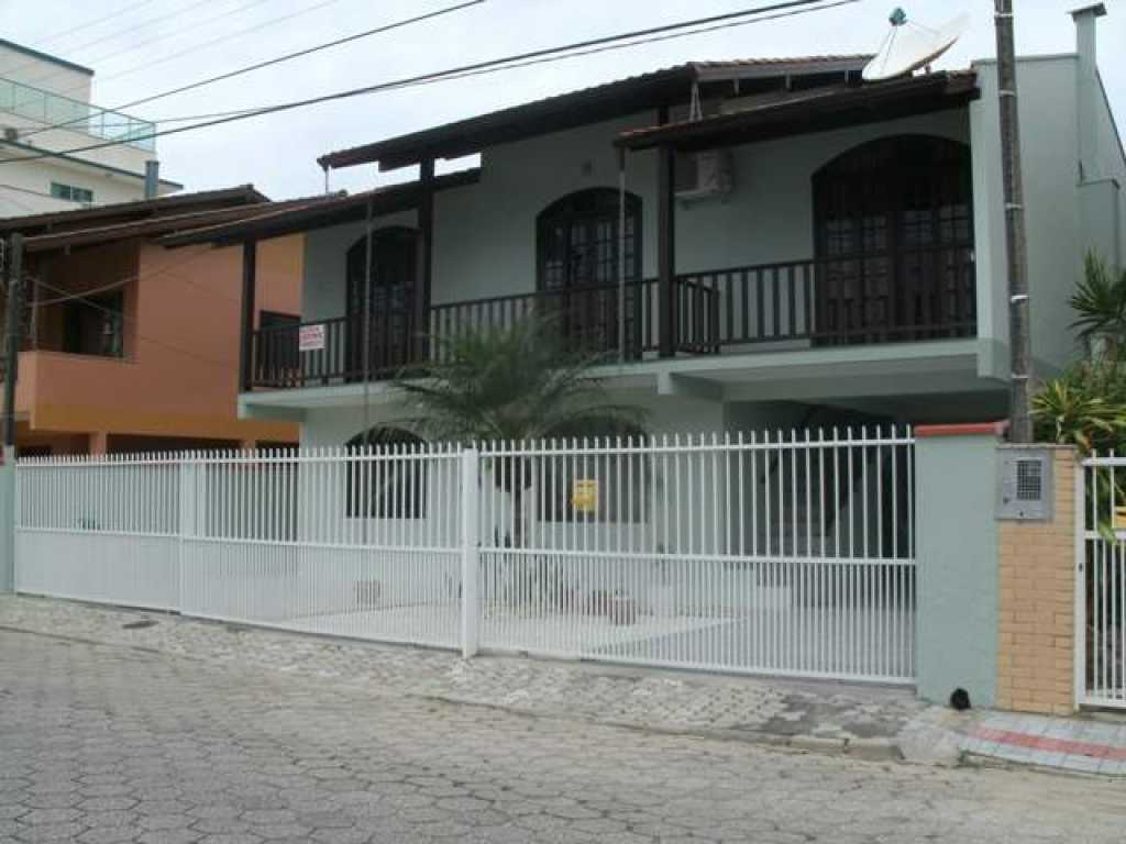 Ref:206 - Sobrado parte Térrea com 03 dormitórios para 07 Pessoas