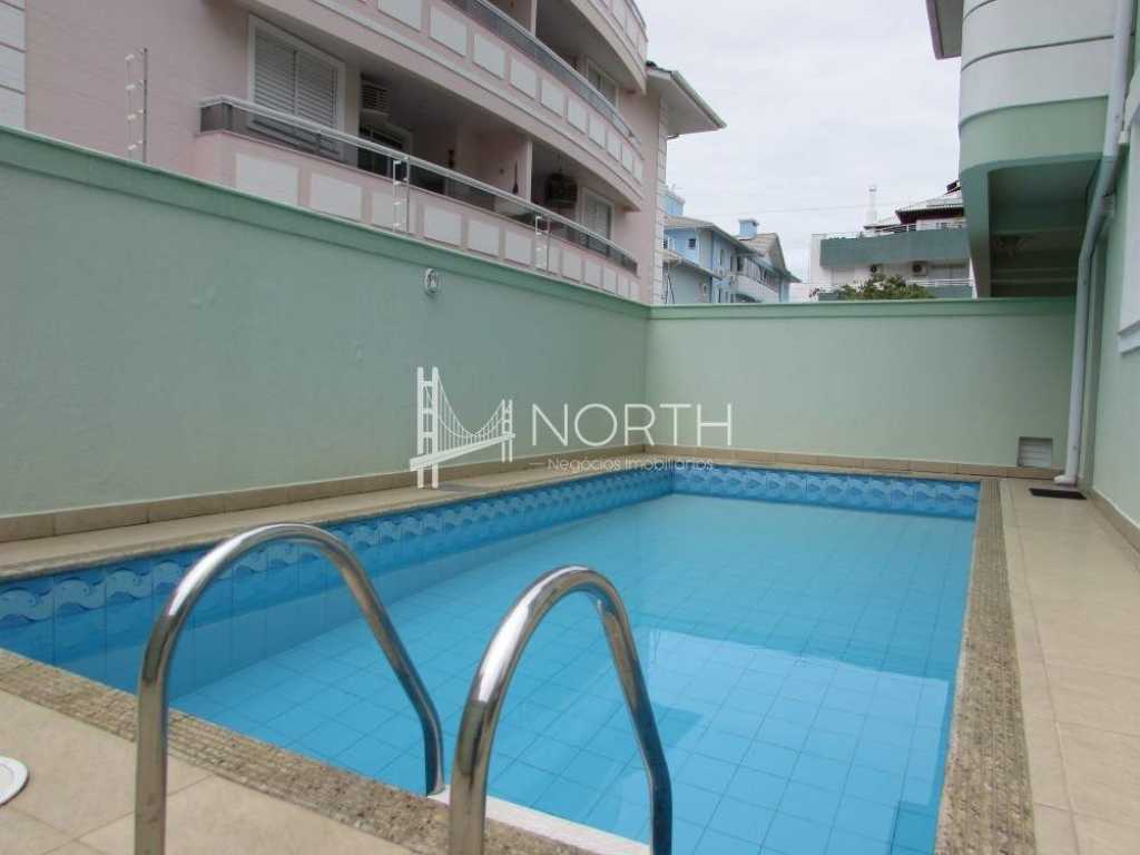 Apartamento super aconchegante, com piscina, à 100 metros da praia