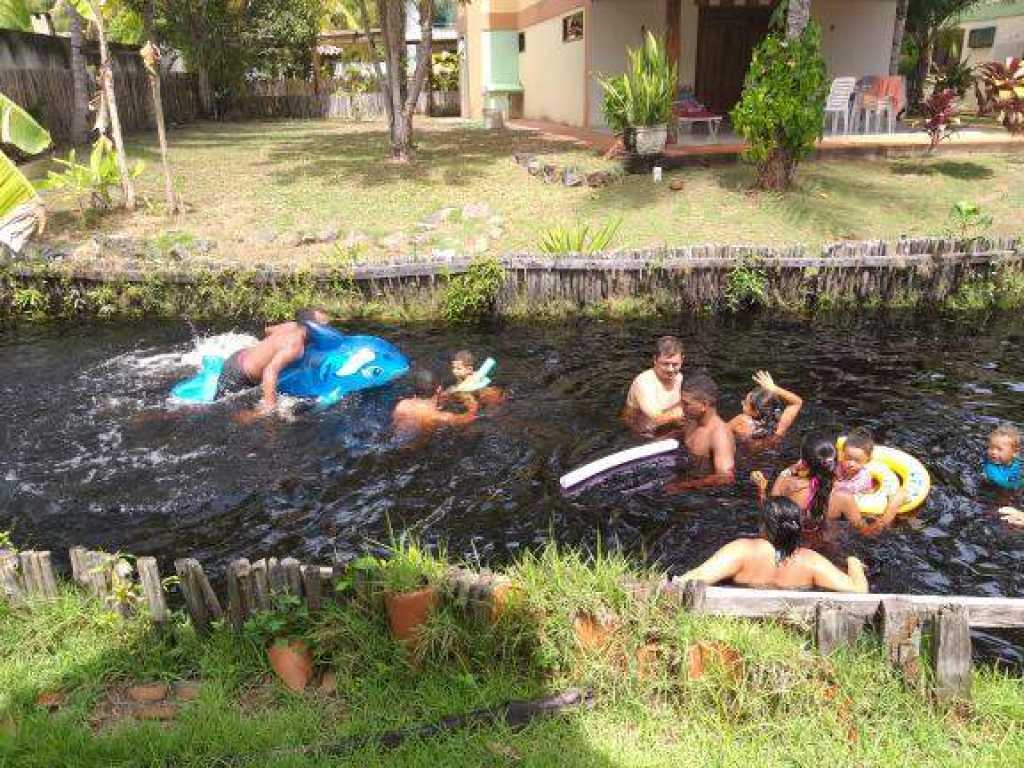 Ilhéus Casa pé na areia com 3/4 área verde piscina natural conforto e tranquilidade.