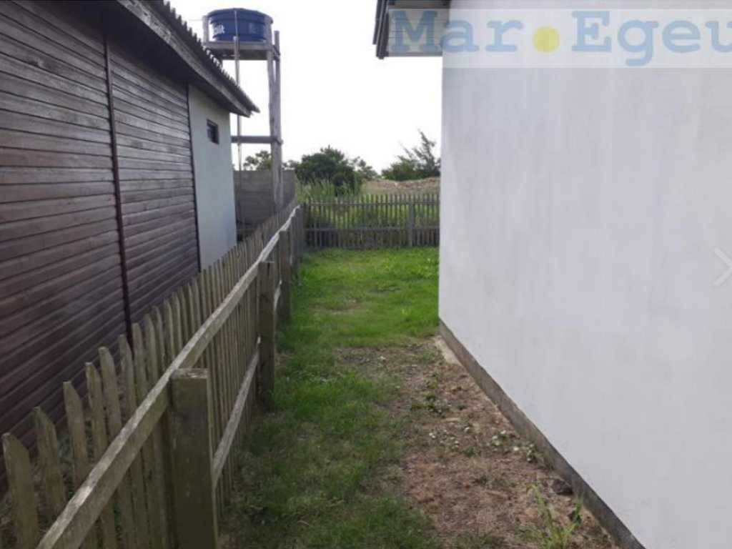 Casa Geminada para Temporada, Cidreira / RS, bairro Salinas, 2 dormitórios, 1 banheiro, 1 vaga de garagem, mobiliado