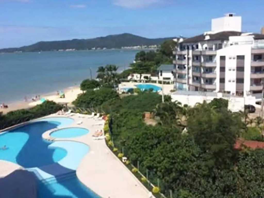 Cobertura com piscina, café da manhã, bar e restaurante!