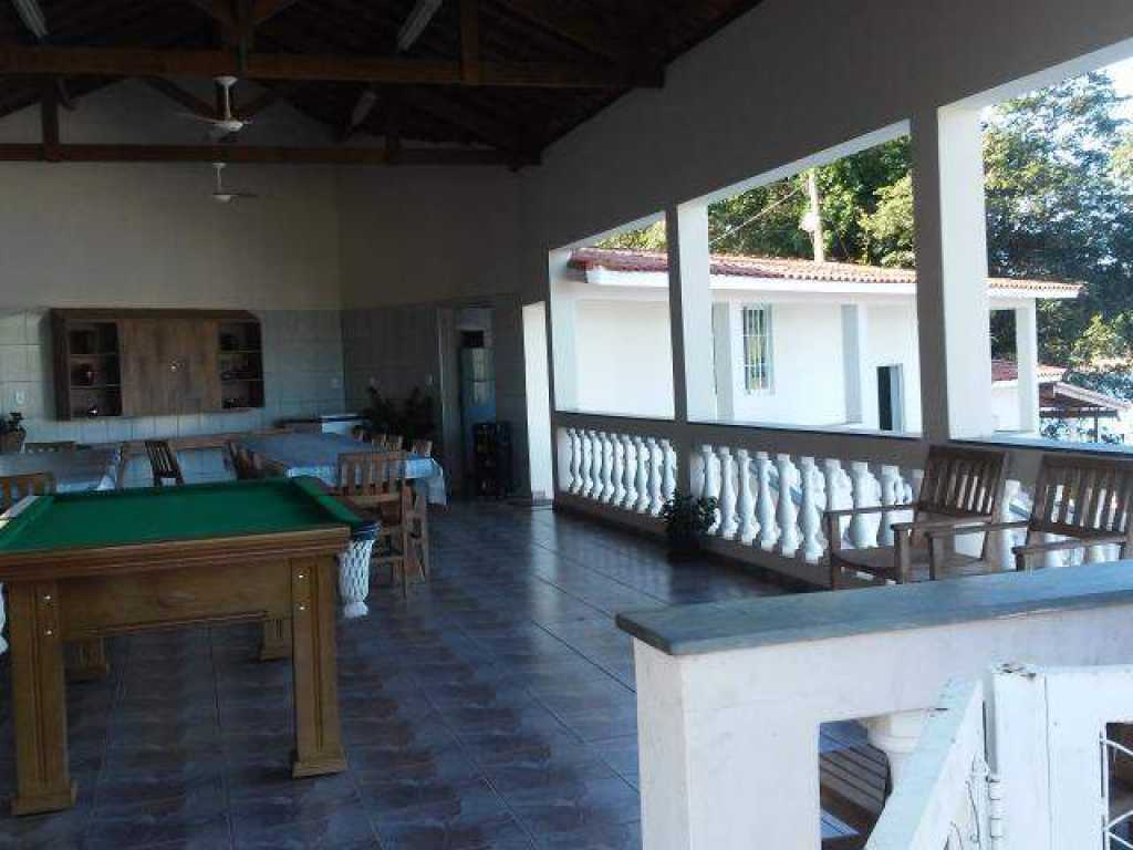 Aluguel ou Venda . Rancho de luxo com 8 quartos, piscina, quadra, Reveillon ainda disponivel.