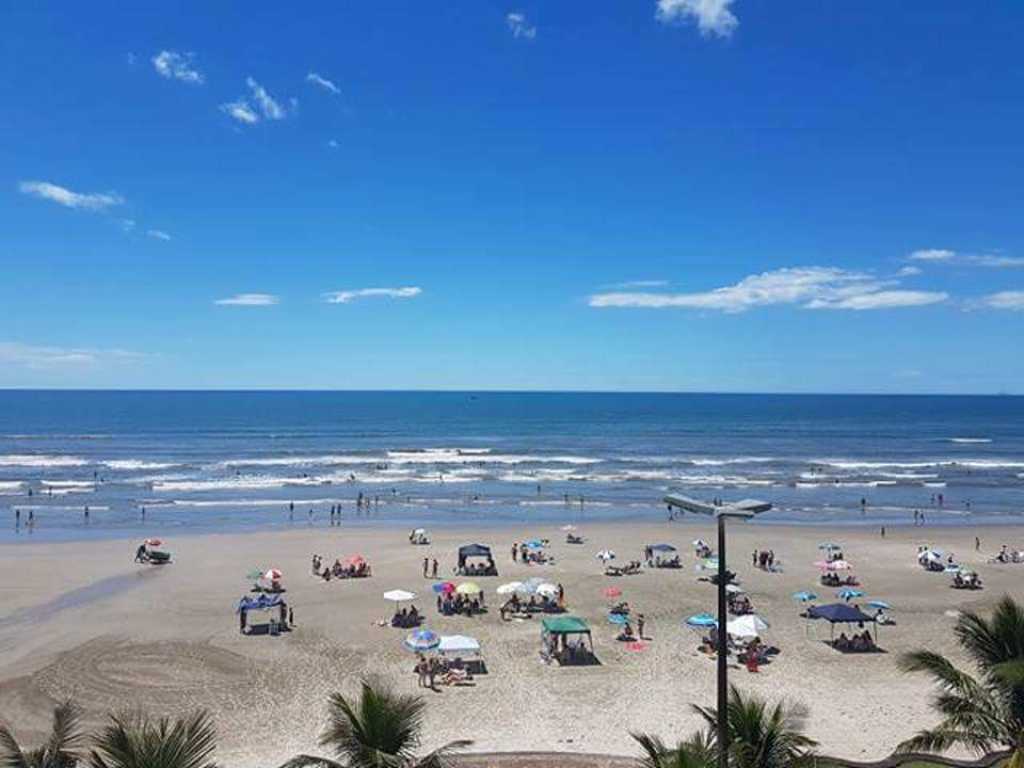 Lindo Apartamento pé na areia com sacada gourmet em Praia grande