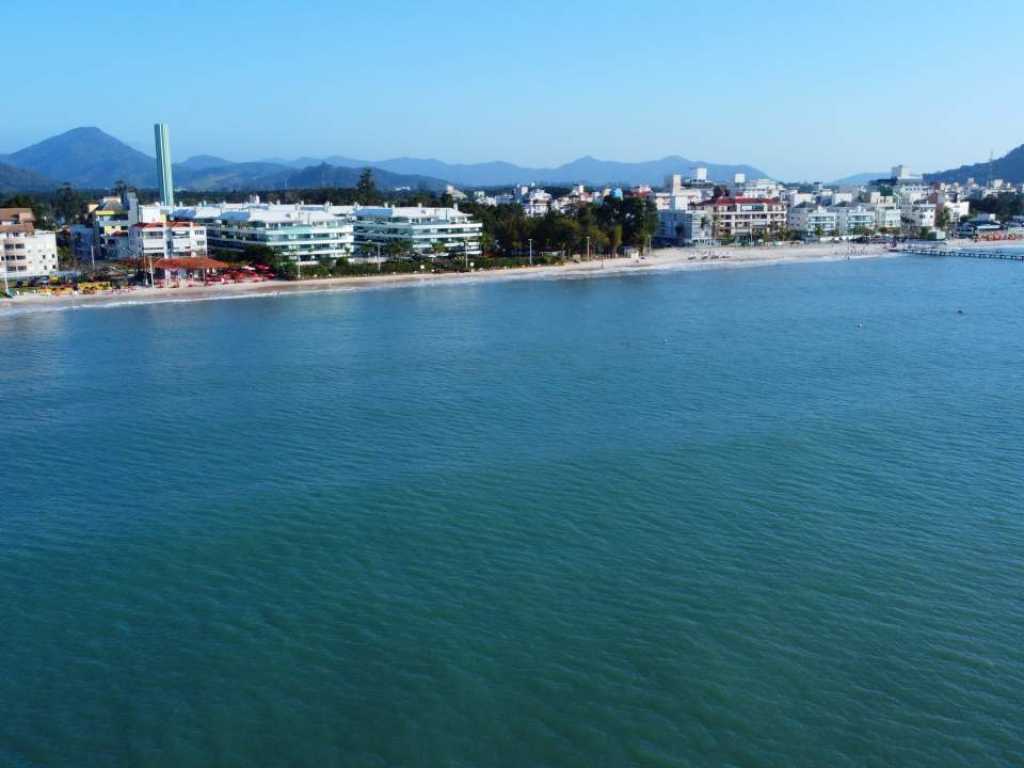 Apartamentos de 01 e 02 dormitorios com cozinha a 50 mts da praia da Cachoeira do Bom Jesus no Norte da ilha de Florianopolis