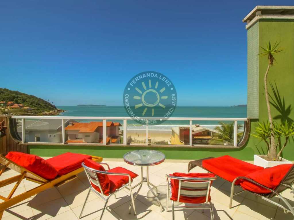 Apartamento com vista panorâmica para a praia de Quatro Ilhas em Bombinhas - Exclusivo.