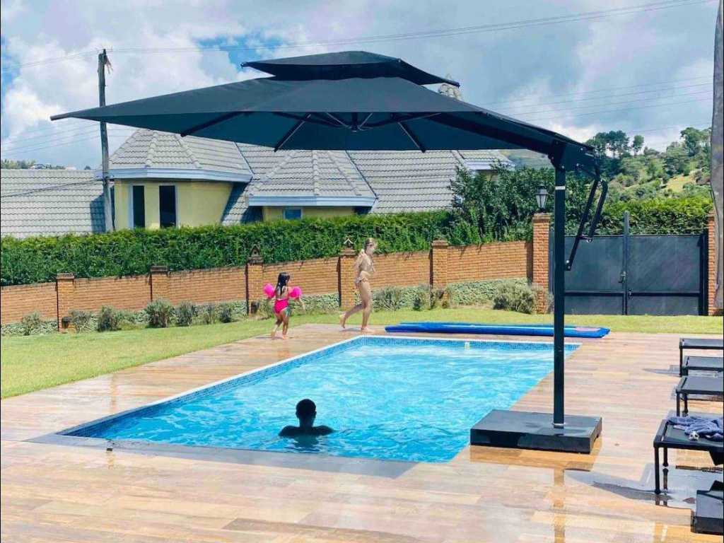 Casa em Condomínio c vista para Montanha e Piscina Aquecida.