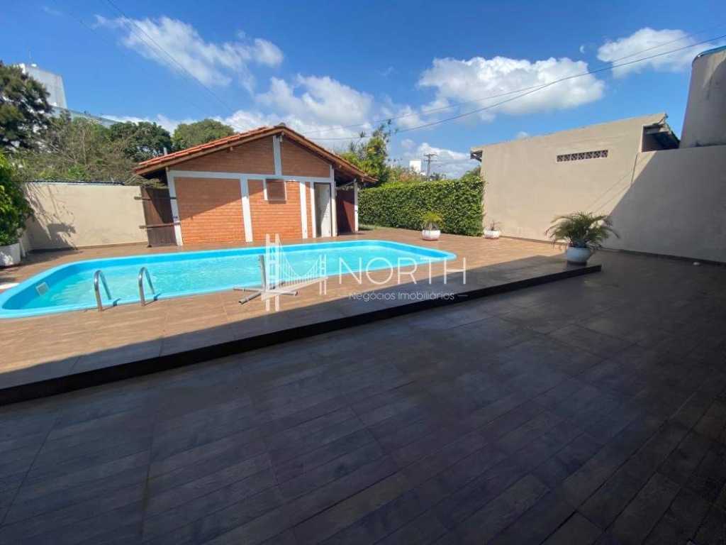 Casa MARAVILHOSA com piscina e ar à 200 metros da praia