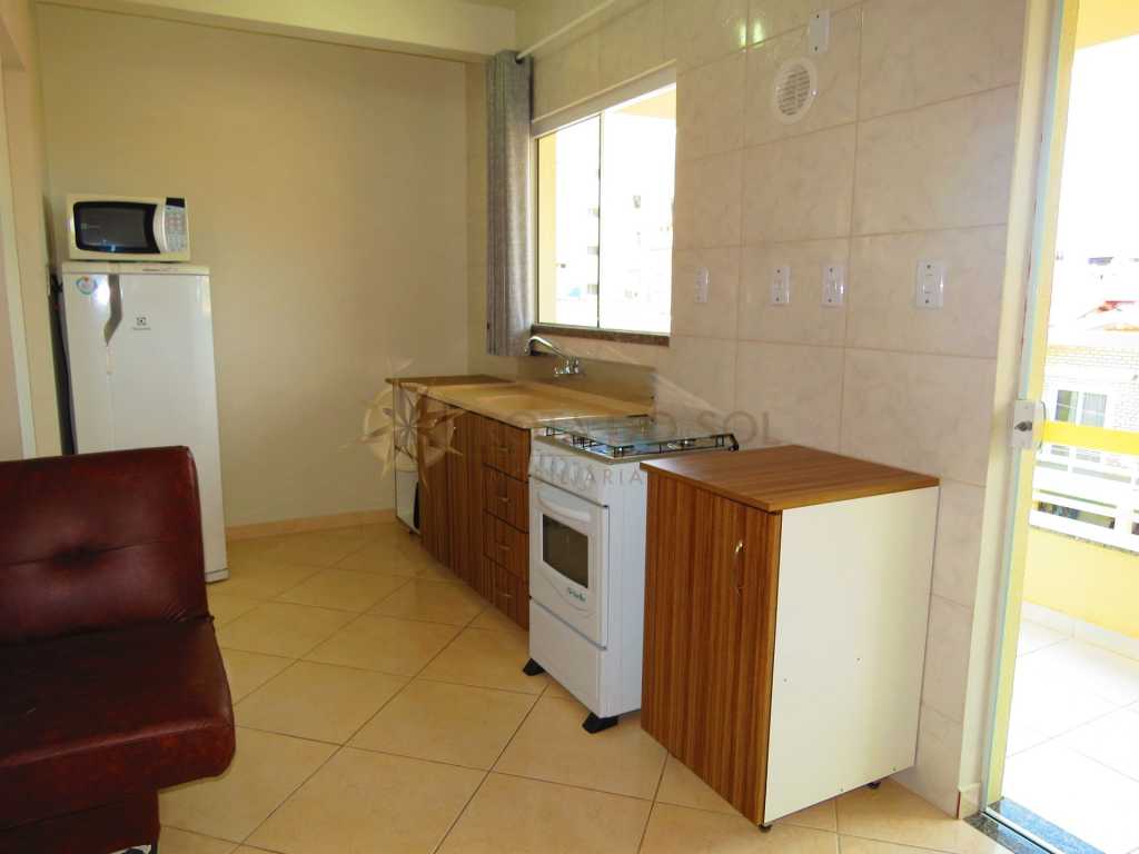 Cód 225-3 Apartamento com ótima localização, ideal para casal com 2 filhos na praia de Bombinhas.