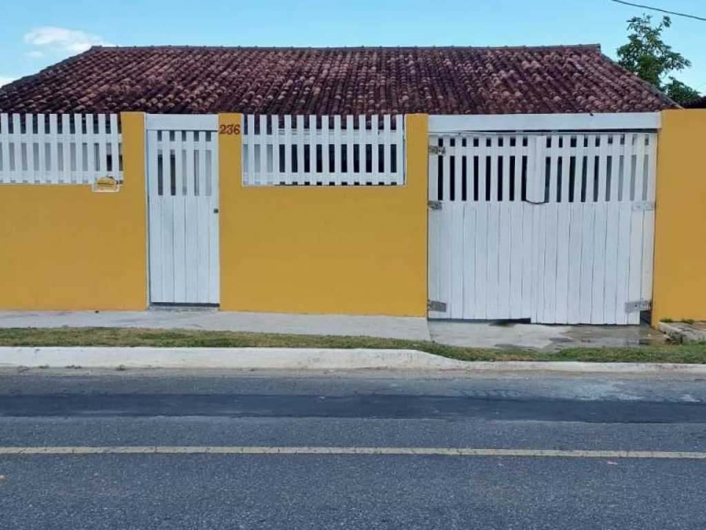 Alugo casa para temporada de frente para a praia de Santa Monica Guarapari .