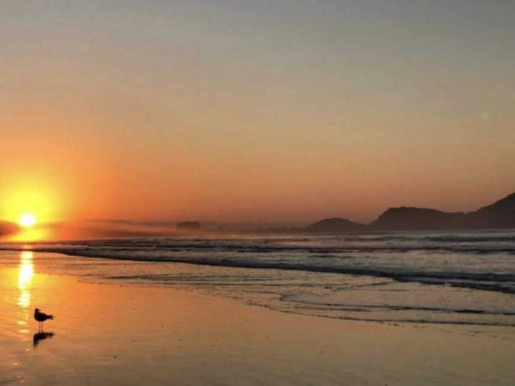 Espaçosa Cobertura no Cantão de Indaia, São Lourenço Bertioga.