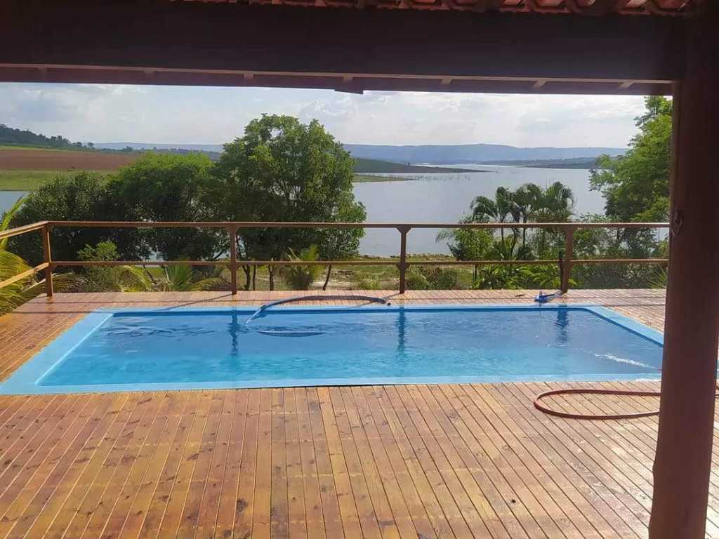 Casa na beira da represa Mascarenhas de morais.. cidade de Delfinópolis mg.