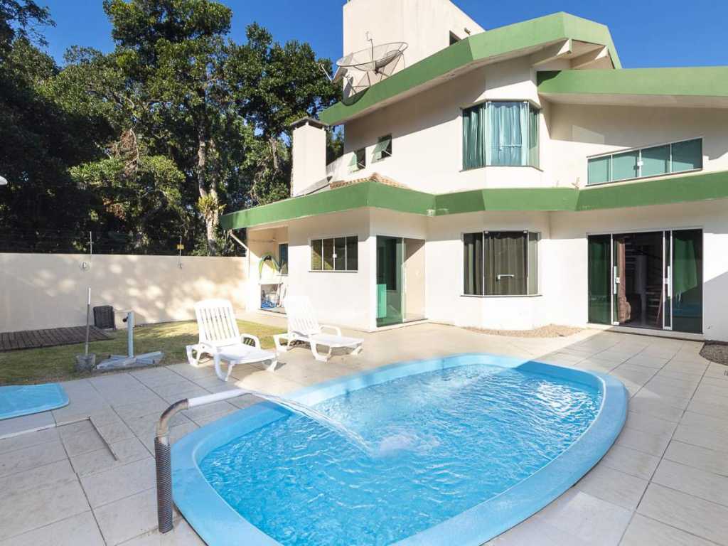 CASA CRAVO COM PISCINA EM MORRINHOS