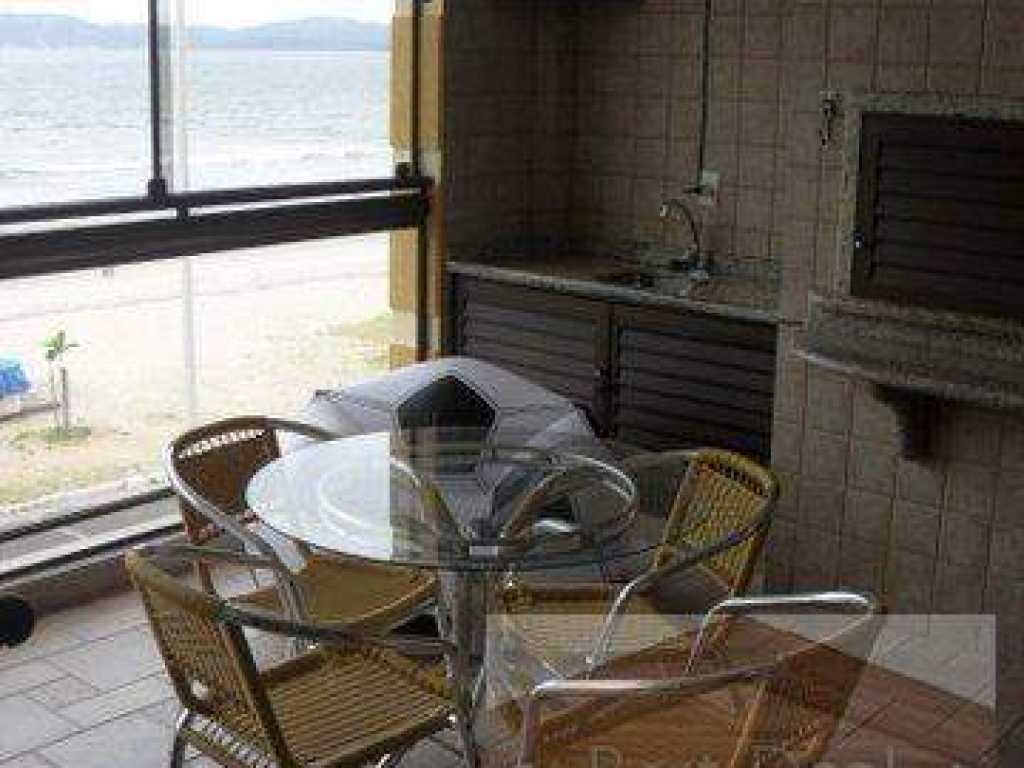 Apartamento frente mar.