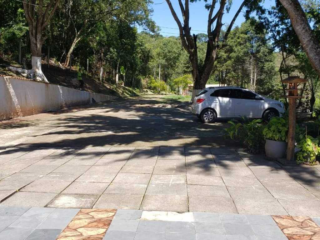 Belo Sitio Localizado em Mogi das Cruzes prox ao km43 da mogi dutra em torno de 35 minutos de São Paulo Capital.