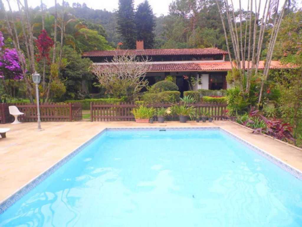 CASA EM PETRÓPOLIS