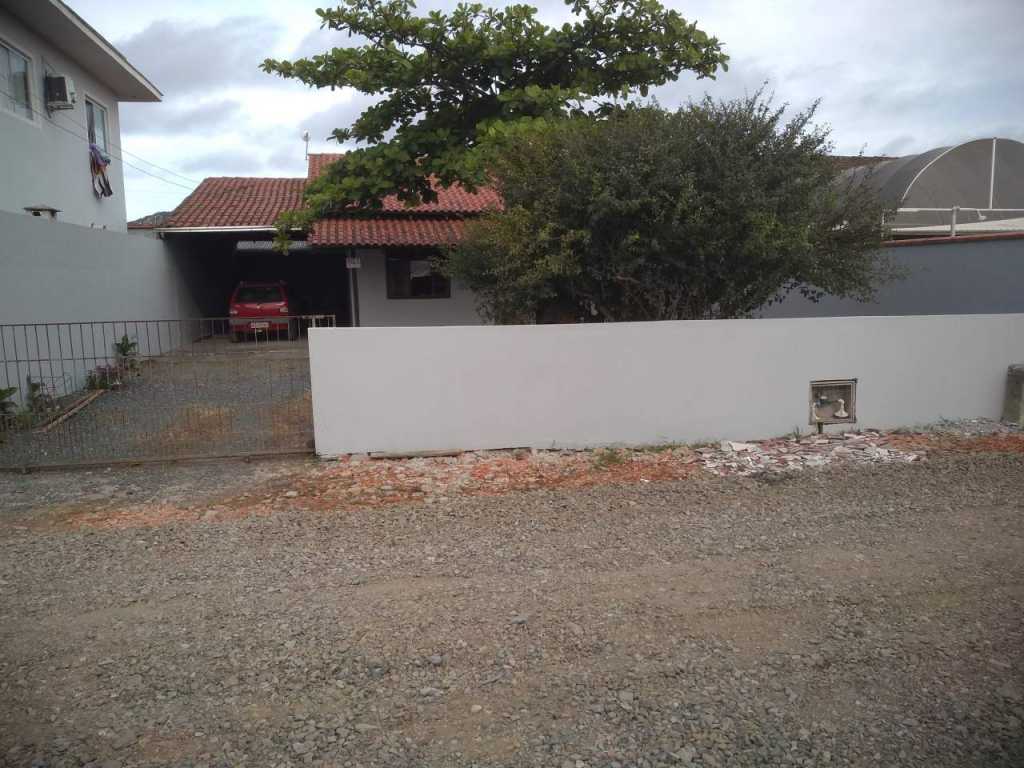 Large and Private House. (48) 998512010