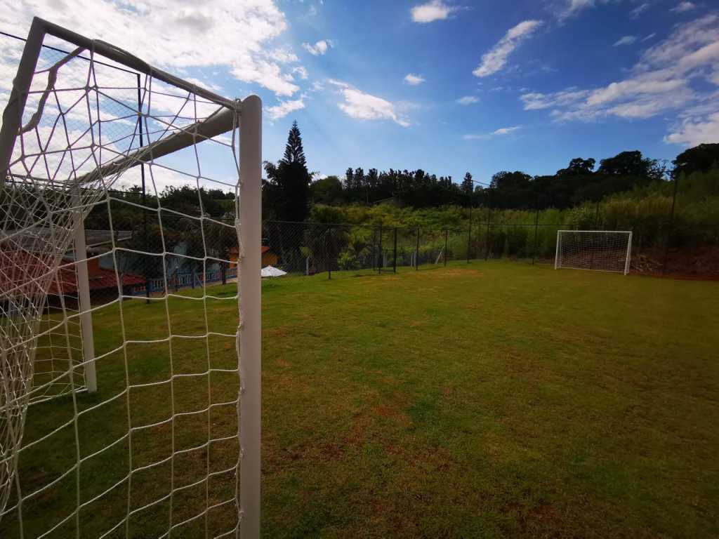 Belíssima e ampla chácara com piscina climatizada apenas 50 min de São Paulo