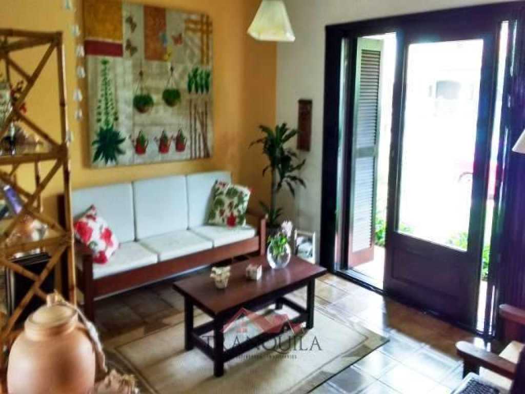 CASA BEM LOCALIZADA EM ZONA NOBRE