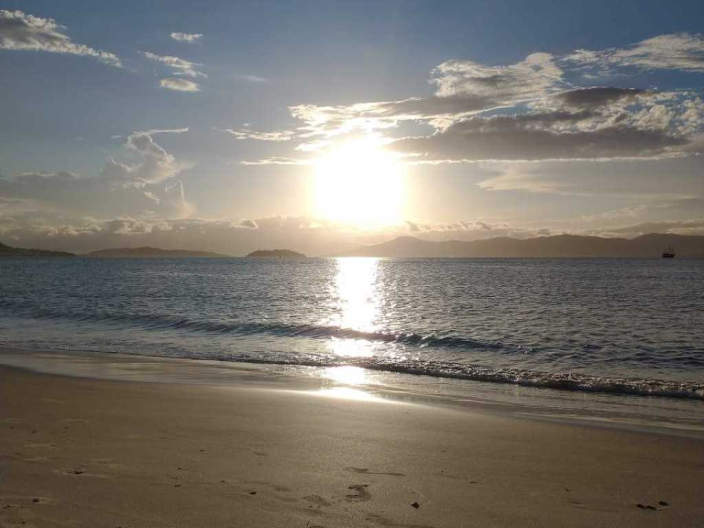 Casas agradáveis, com ótima localização e entre as mais belas praias do norte da ilha.