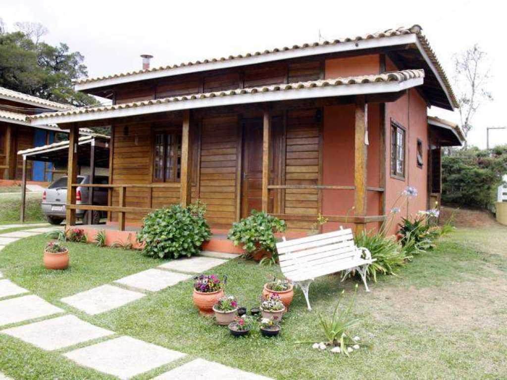 Campos do Jordão (Alto do Capivari). Chalé terracota, charmoso e confortável, no topo da montanha.