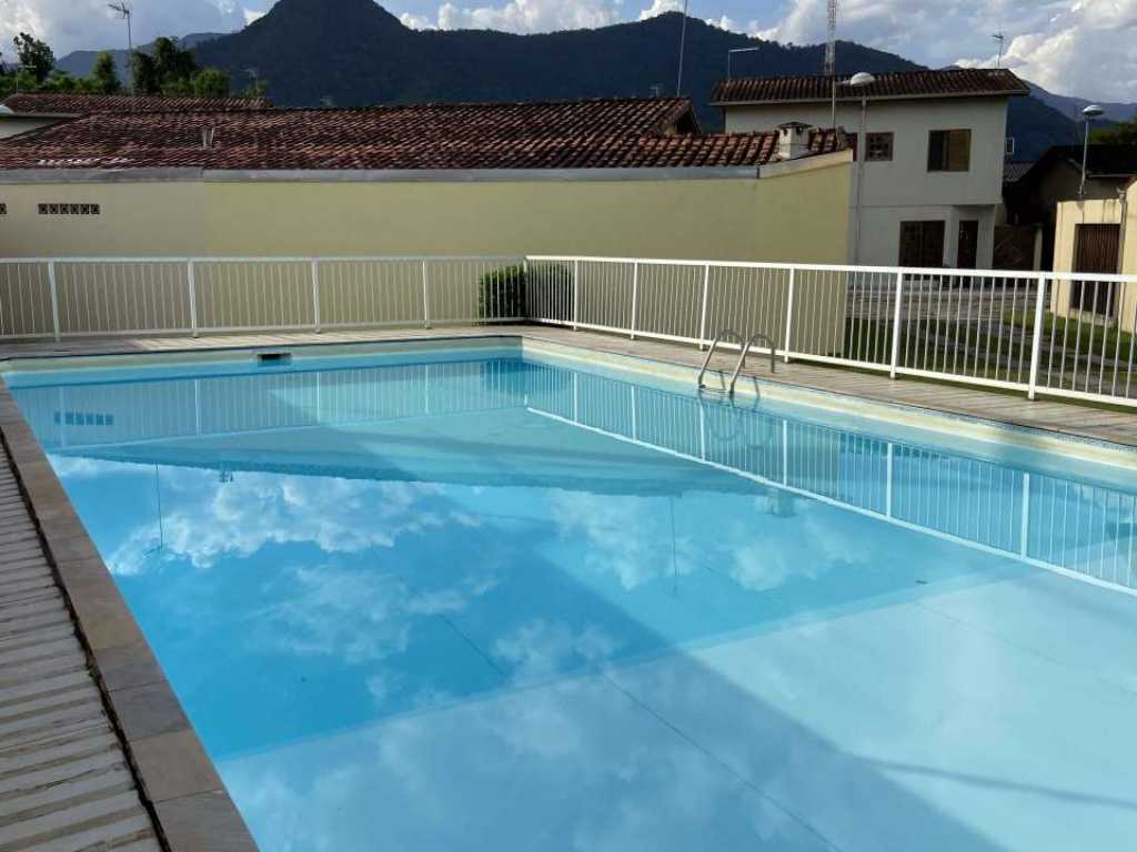 CASA EM CONDOMÍNIO COM PISCINA - PERTINHO DA PRAIA