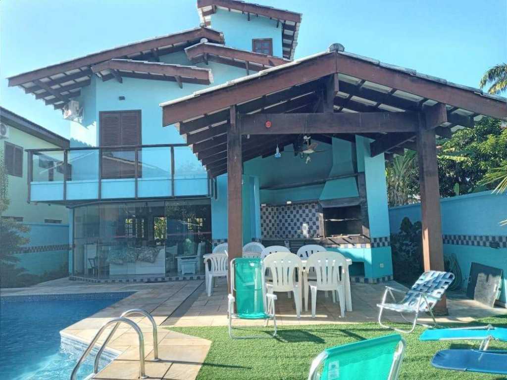 Linda Casa Condomínio Fechado Lazer Completo Pomar e Trilhas Praia de Pernambuco, Guarujá, Brasil