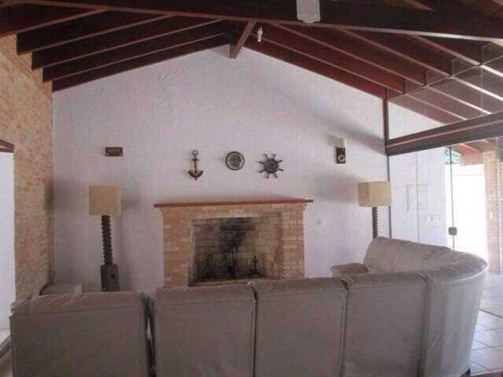 Linda casa com piscina