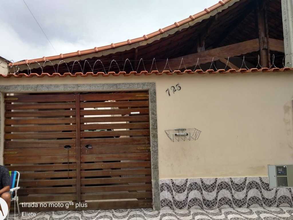 Casa nova com piscina em Mongaguá