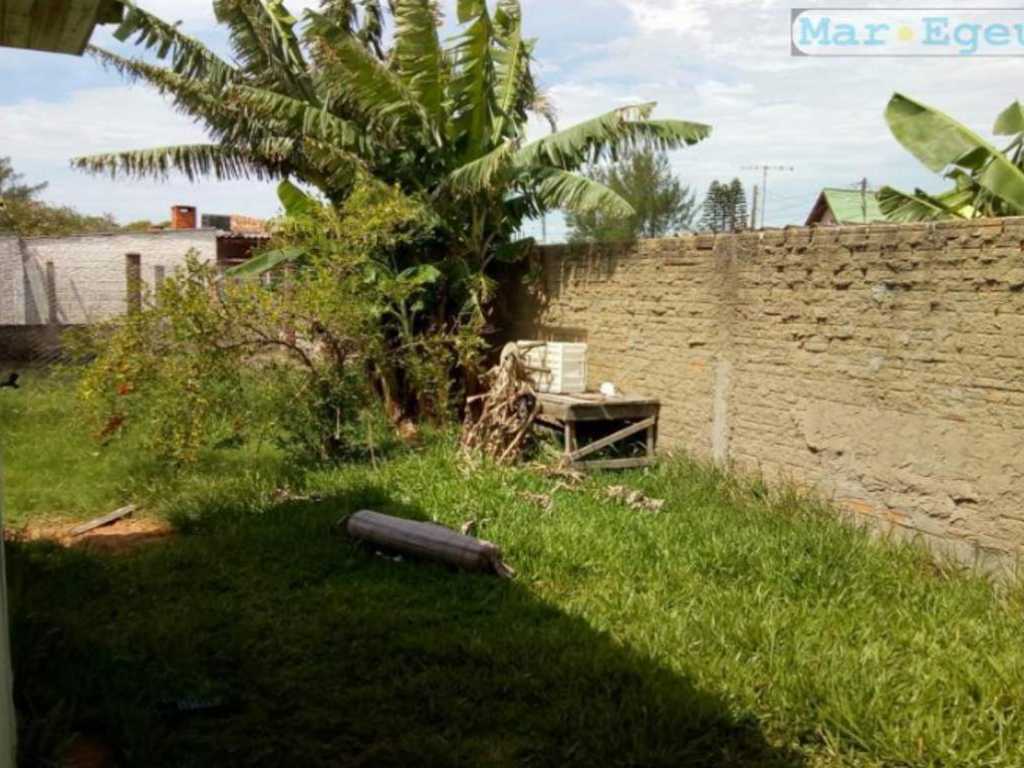 Casa para Temporada, Cidreira / RS, bairro Nazaré, 2 dormitórios, 1 banheiro, 1 vaga de garagem