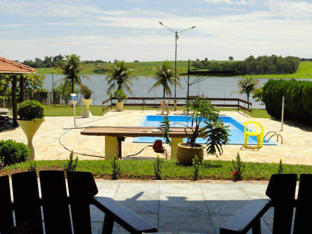 Melhor Rancho Umuarama: Entre as cidades de Lins e Sabino à margem esquerda do rio dourado.