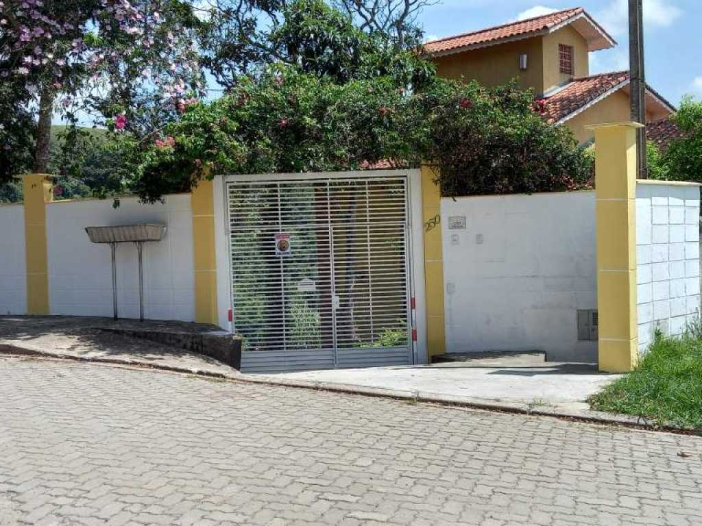 CASA DE ALTO PADRAO COM TV A CABO WIFII -PISCINA-ESPAÇO GOURMET