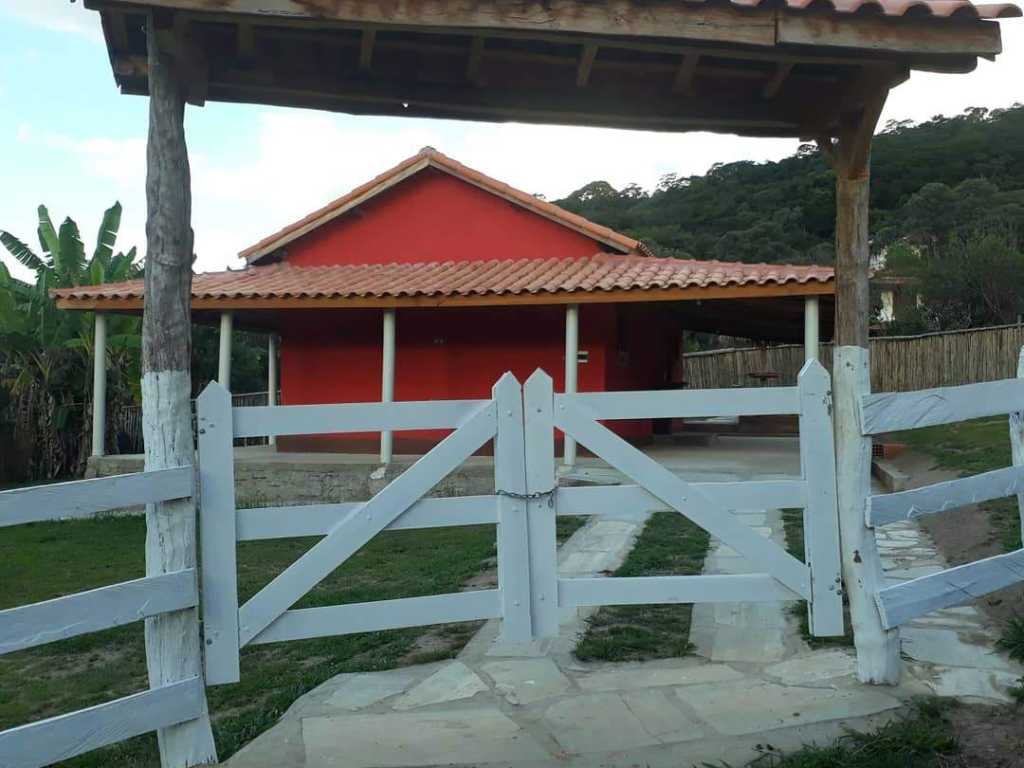 CASA NA LUA chalé em meio a natureza com vista para as montanhas a 500 metros da cachoeira da lua