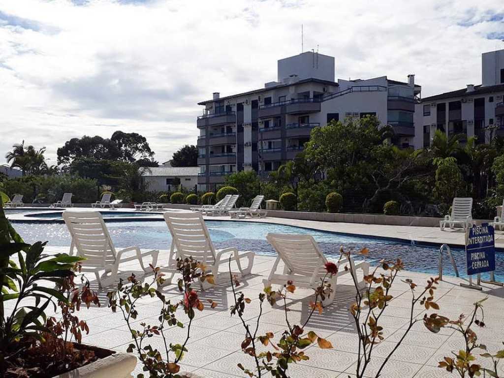 Cobertura com piscina, café da manhã, bar e restaurante!