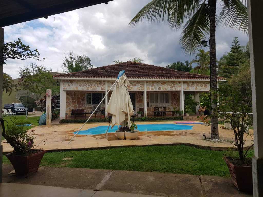 Sitio maravilhoso na beira da BR 040