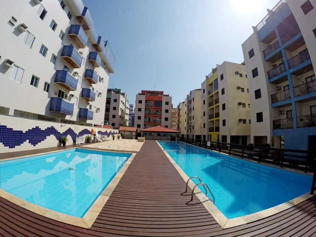 Confortável apartamento a 100m apenas da orla da praia grande contendo 02 quartos