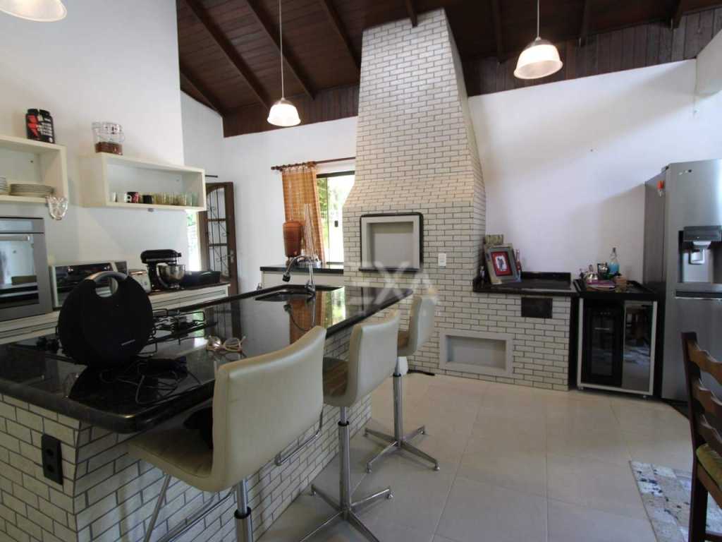 Casa na Praia Estaleiro - Exa Imóveis whtasap 047 99615 1106