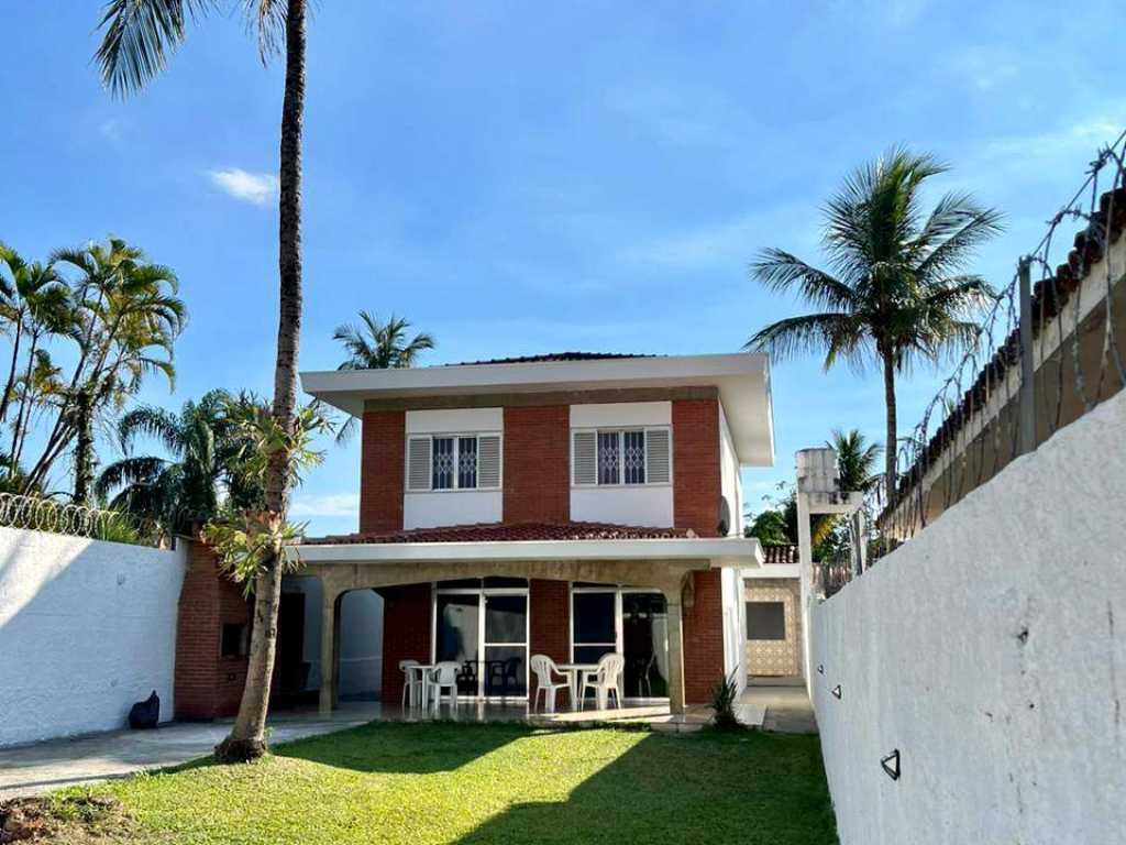 Casa na quadra da praia, ir a pé na praia, não tem preço!!