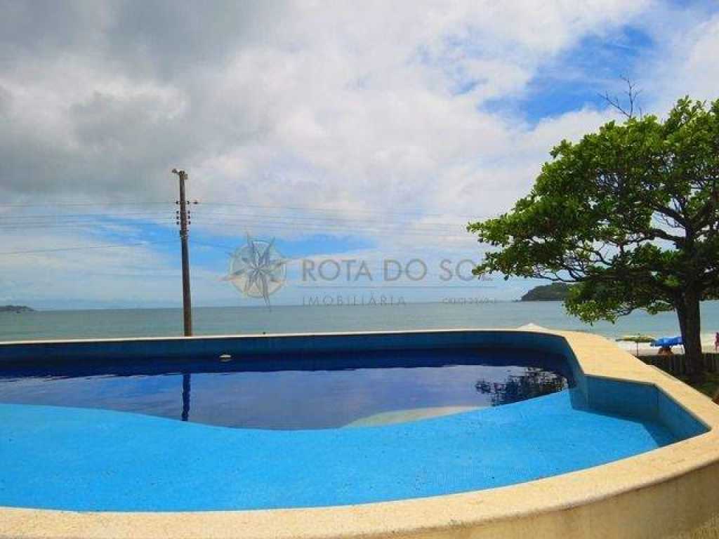 Cód 385 - Apartamento em condomínio Frente ao Mar no centro de Bombinhas