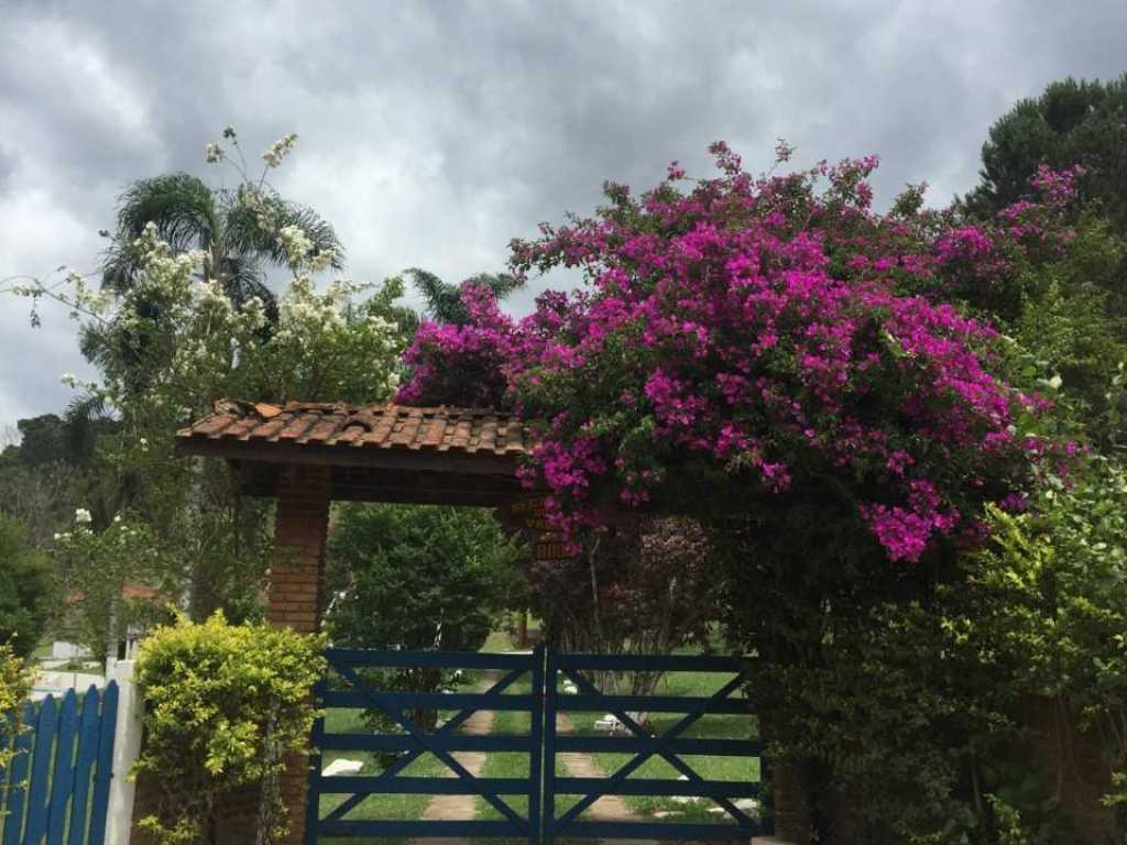 Chácara Familiar com 17.000 de área verde, em um lindo vale, piscina 12 x 6 mts.