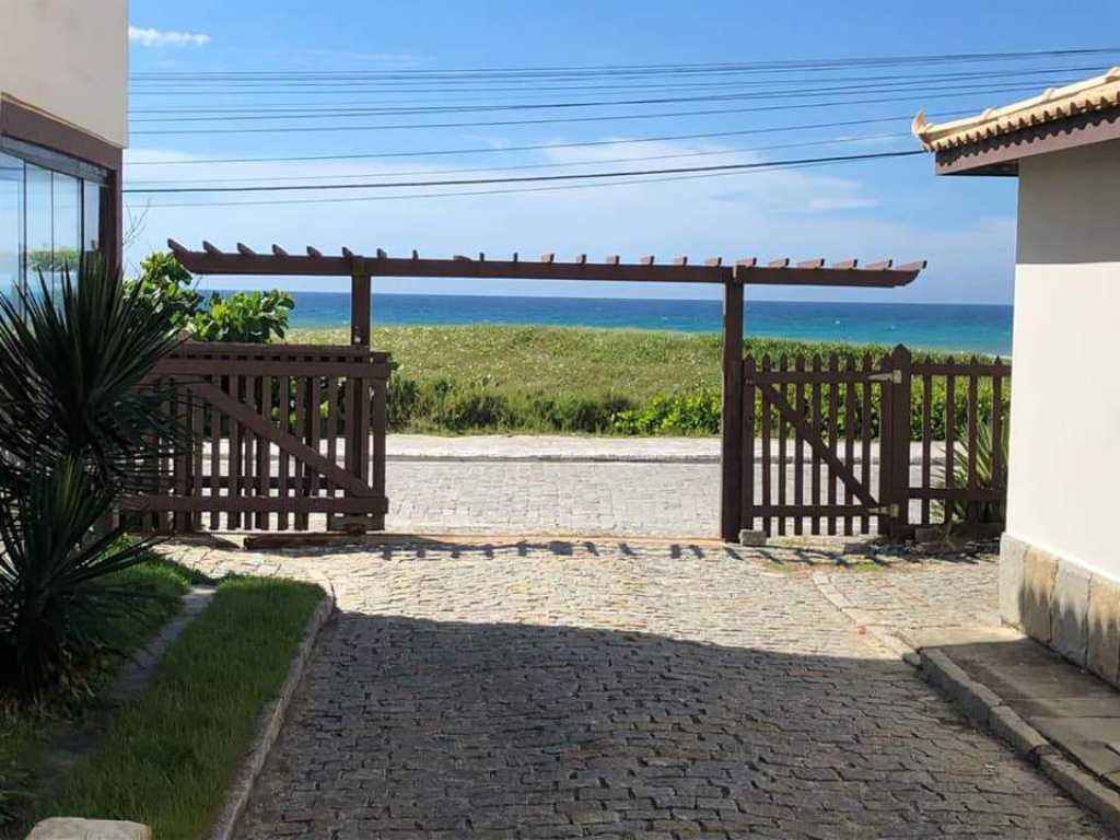 Casa de frente para a Praia do Foguete, Cabo Frio RJ